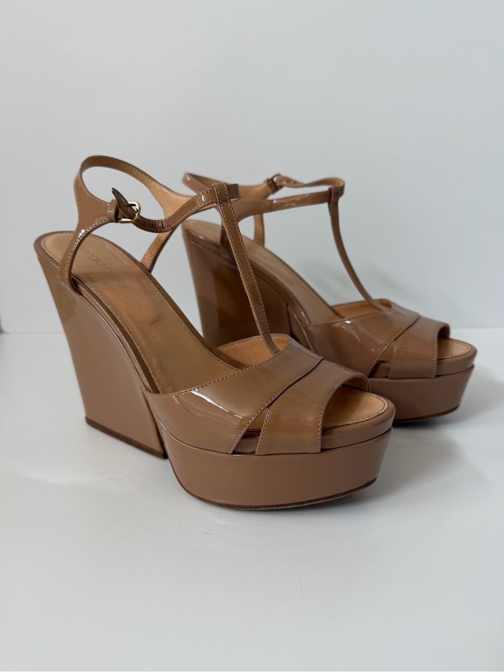 Sergio Rossi Nude Patent Leather T-Strap Platform Sandals – Size 38